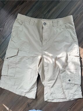 Columbia Men's Tan Cargo Shorts
